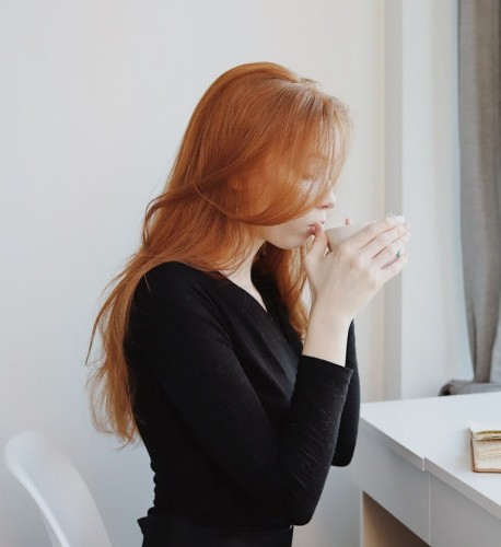 Naturalna herbata BioBloom Women – chwila relaksu przy filiżance naparu wspierającego kobiece samopoczucie