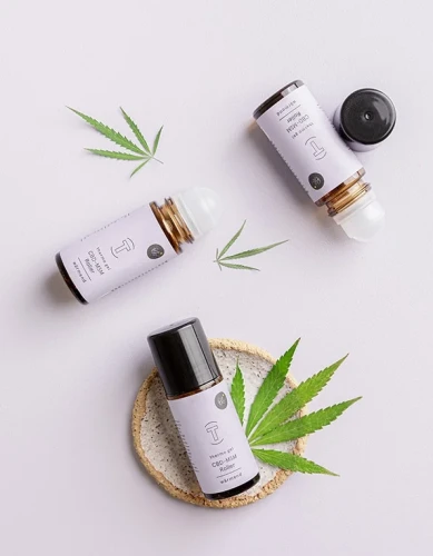 Naturalny CBD-MSM Thermo Gel  – trzy rollery z liśćmi konopi, naturalna ulga mięśni.
