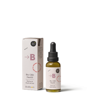 Bio Olejek konopny CBD boost w szklanej butelce przywraca blask skóry z efektem przeciwstarzeniowym.